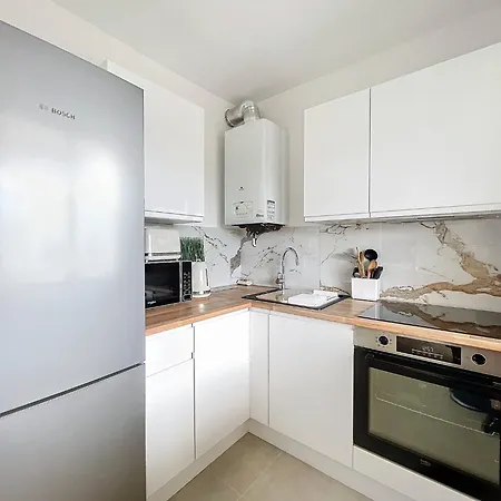 Апартаменти Les Pins Detente & *